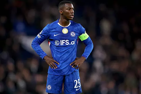 تشيلسي يقترب من تجديد عقد كايسيدو